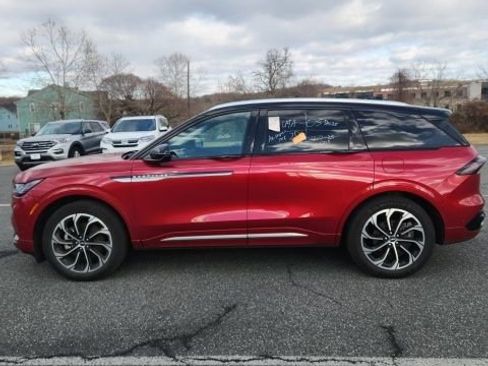 Used 2024 Lincoln Nautilus Reserve image 5