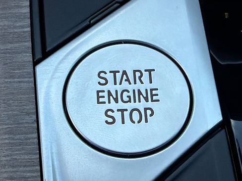 Used 2025 BMW 330i Sedan image 36