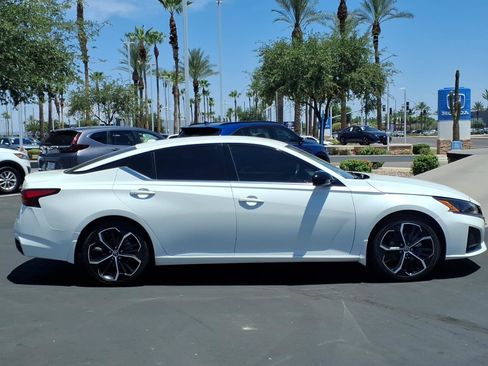 Used 2024 Nissan Altima 2.5 SR FWD image 3