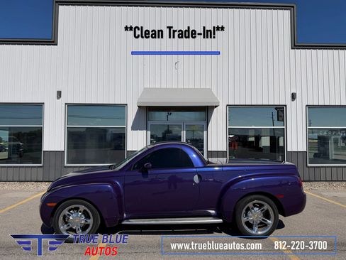 Used 2004 Chevrolet SSR w/ Preferred Equipment Group RWD image 1