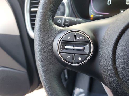 Used 2025 Kia Soul LX w/ LX Technology Package image 28