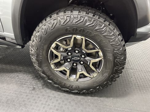 Used 2024 Chevrolet Colorado ZR2 AWD/4WD image 28