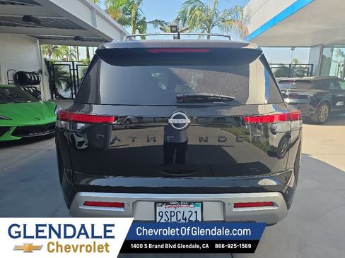 Used 2025 Nissan Pathfinder SL w/ Black Appearance Package FWD image 5