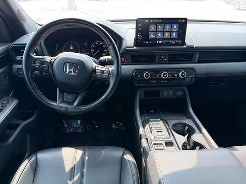 Used 2025 Honda Pilot TrailSport image 28