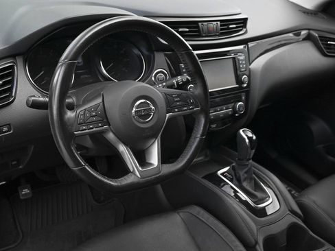 Used 2017 Nissan Rogue Sport SL w/ SL Premium Package FWD image 2