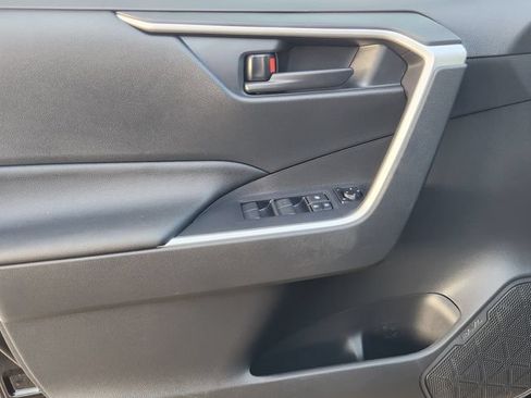 Used 2025 Toyota RAV4 LE AWD/4WD image 22