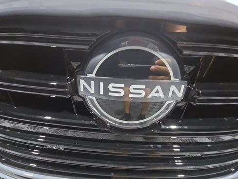 New 2025 Nissan Versa SR w/ Trunk Package image 23