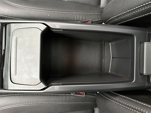 Certified 2025 Volvo XC40 B5 Plus image 21