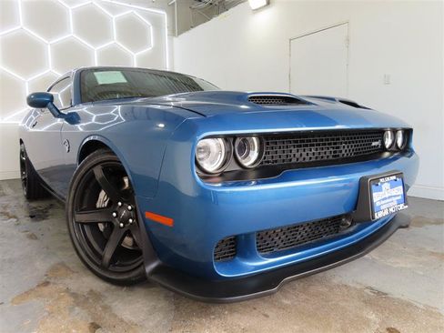 Used 2020 Dodge Challenger SRT Hellcat w/ Plus Package RWD image 3