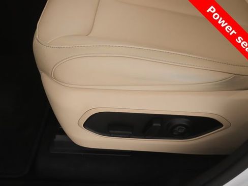 Used 2025 Jeep Grand Cherokee Limited image 18