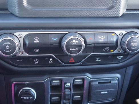 Used 2022 Jeep Gladiator Willys image 37