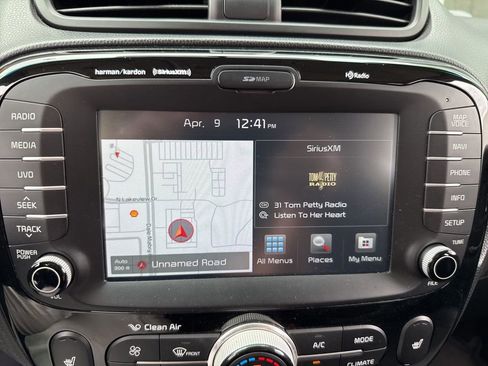 Used 2017 Kia Soul ! w/ Tech Package FWD image 30