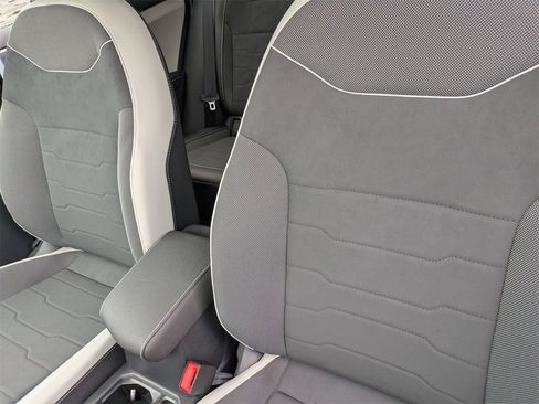 New 2026 Volkswagen Taos SE image 16