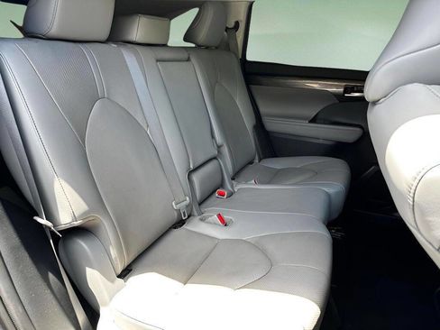 Used 2020 Toyota Highlander Limited image 27