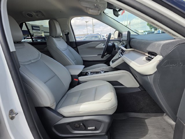 Used 2025 Ford Explorer Active w/ Active Comfort Package RWD image 29