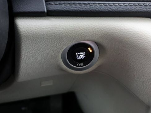 Used 2019 Chrysler Pacifica Limited image 20