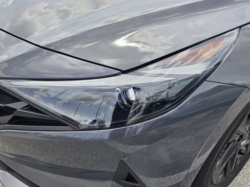 Used 2023 Hyundai Elantra SEL FWD image 10