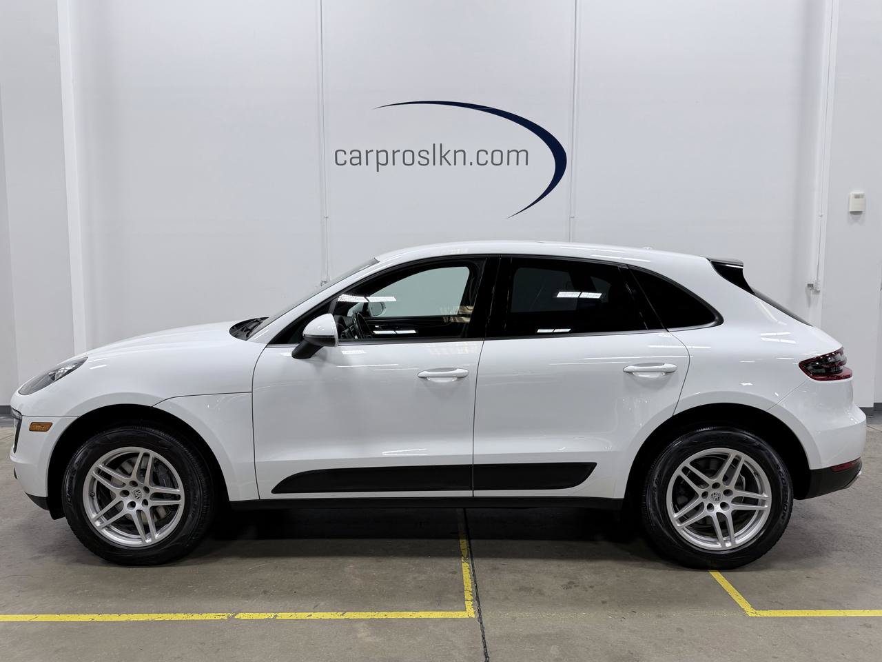 Used 2018 Porsche Macan AWD/4WD image 4