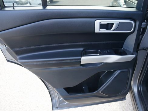 Used 2022 Ford Explorer XLT w/ Class IV Trailer Tow Package image 10