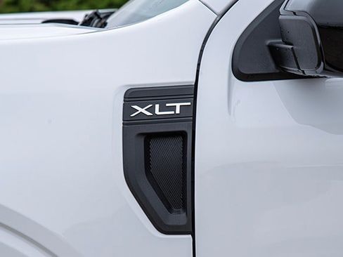 New 2025 Ford Maverick XLT w/ XLT Luxury Package image 17