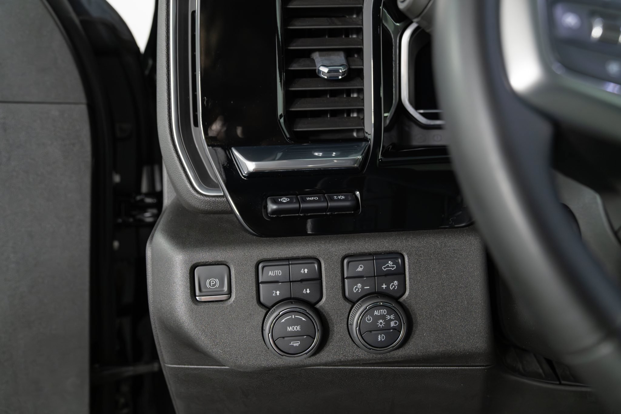 Used 2023 Chevrolet Silverado 1500 LTZ w/ LTZ Premium Package AWD/4WD image 31