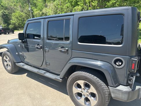 Used 2016 Jeep Wrangler Unlimited Sahara w/ Dual Top Group image 7