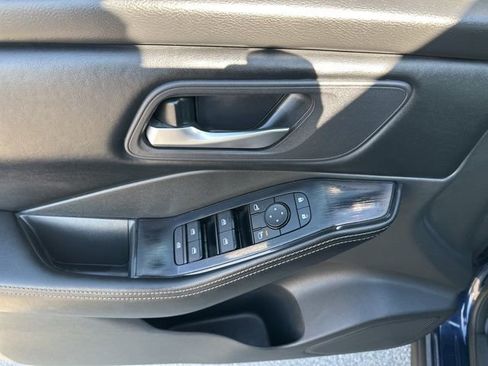 Used 2025 Nissan Rogue SV image 18