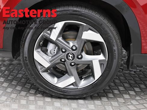 Used 2024 Hyundai Venue Limited FWD image 32