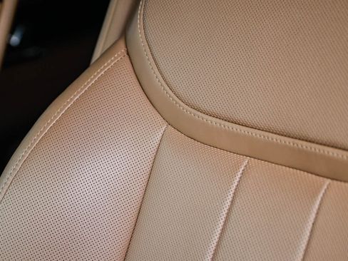 Used 2023 Land Rover Range Rover SE image 28