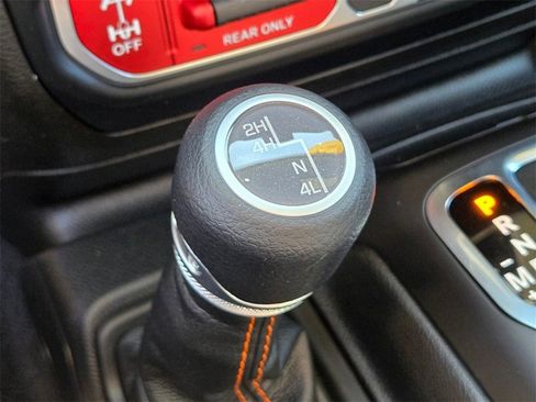 Used 2023 Jeep Gladiator Mojave w/ Cold Weather Group image 32