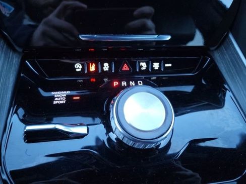 Used 2023 Jeep Wagoneer L Series II image 15