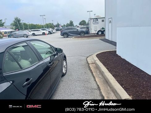 Used 2025 Toyota Corolla SE FWD image 4
