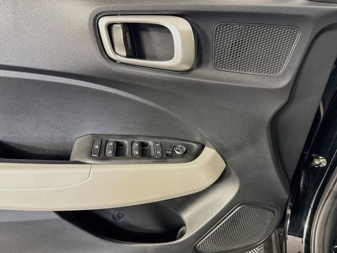 Used 2023 Hyundai Venue SEL FWD image 20