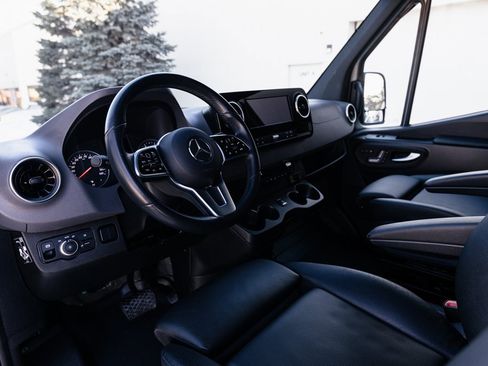 Used 2022 Mercedes-Benz Sprinter 2500 image 8