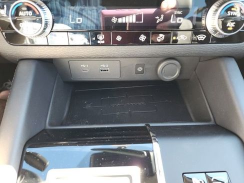 Used 2023 Mitsubishi Outlander SE image 32