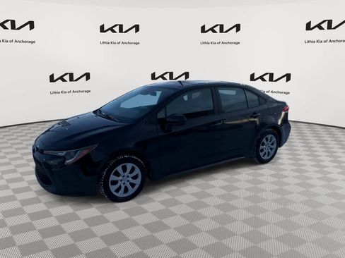 Used 2021 Toyota Corolla LE image 4