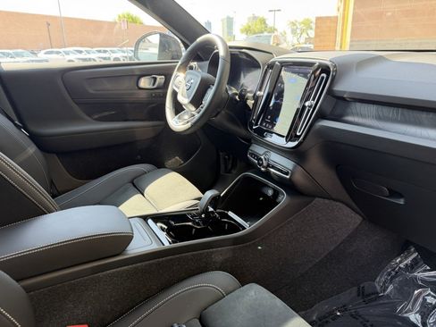 Used 2024 Volvo XC40 Recharge Plus w/ Protection Package Premier RWD image 41