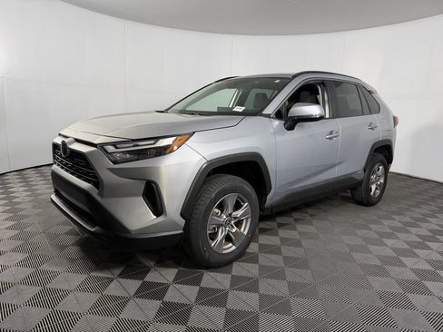 Used 2025 Toyota RAV4 XLE AWD/4WD image 8