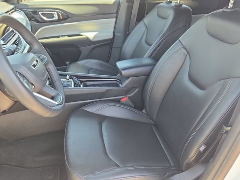 Used 2025 Jeep Compass Limited AWD/4WD image 14