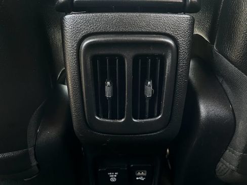 Used 2018 Jeep Compass Latitude w/ Popular Equipment Group AWD/4WD image 38