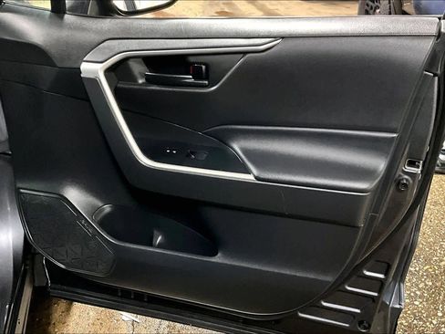 Used 2022 Toyota RAV4 LE image 20