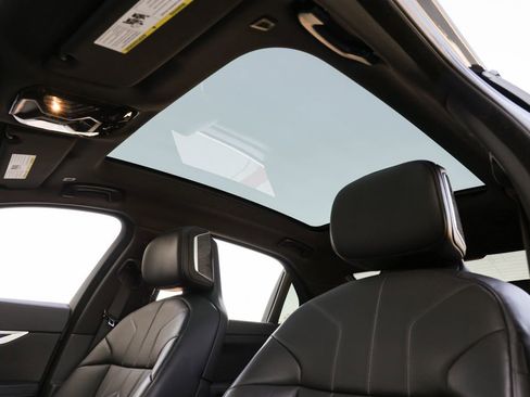 Used 2024 BMW 740i RWD image 19