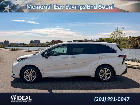 Used 2022 Toyota Sienna XSE w/ XSE Plus Package AWD/4WD image 5