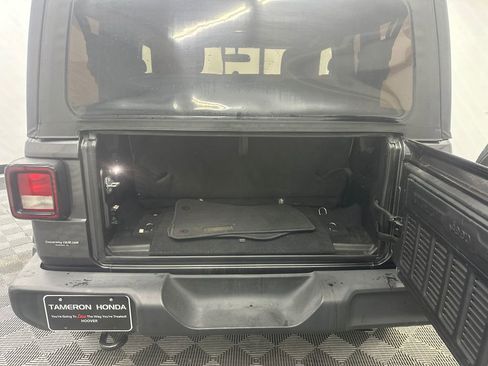 Used 2018 Jeep Wrangler Sport S image 17