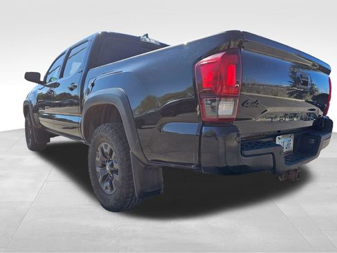 Used 2021 Toyota Tacoma SR5 w/ Trail Edition image 10