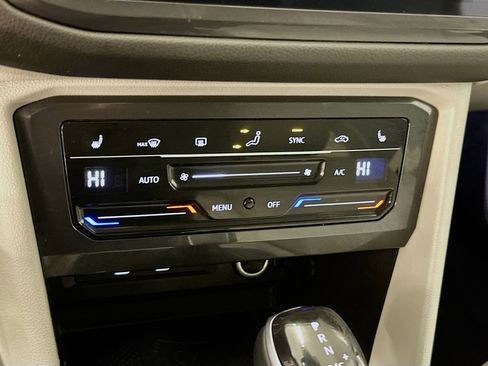 Used 2023 Volkswagen Tiguan SE image 23