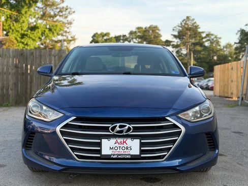 Used 2017 Hyundai Elantra SE FWD image 3