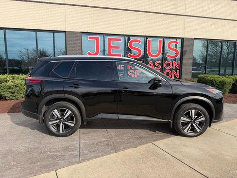 Used 2025 Nissan Rogue SL w/ SL Premium Package image 3