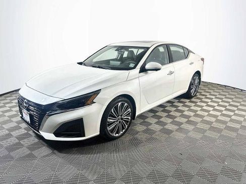 Certified 2025 Nissan Altima 2.5 SL AWD/4WD image 1