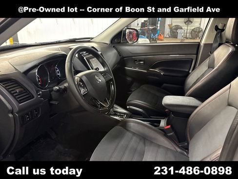 Used 2025 Mitsubishi Outlander Sport SE AWD/4WD image 12
